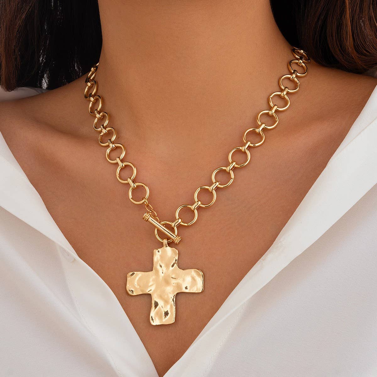 GOLDEN GRACE CROSS NECKLACE